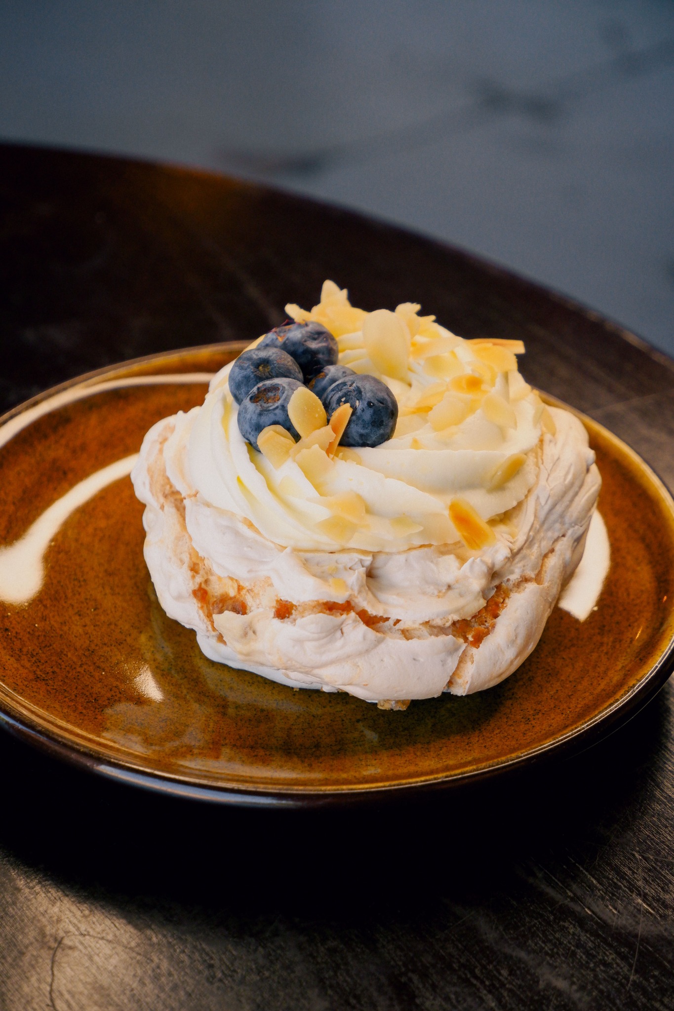 Pavlova with blueberries